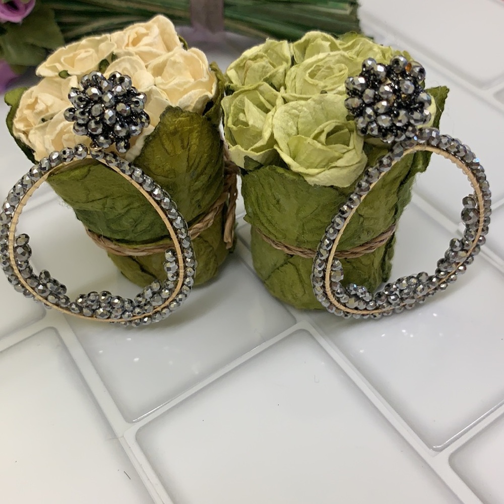 Gorgeous Light Weight Statement Earrings - image 2